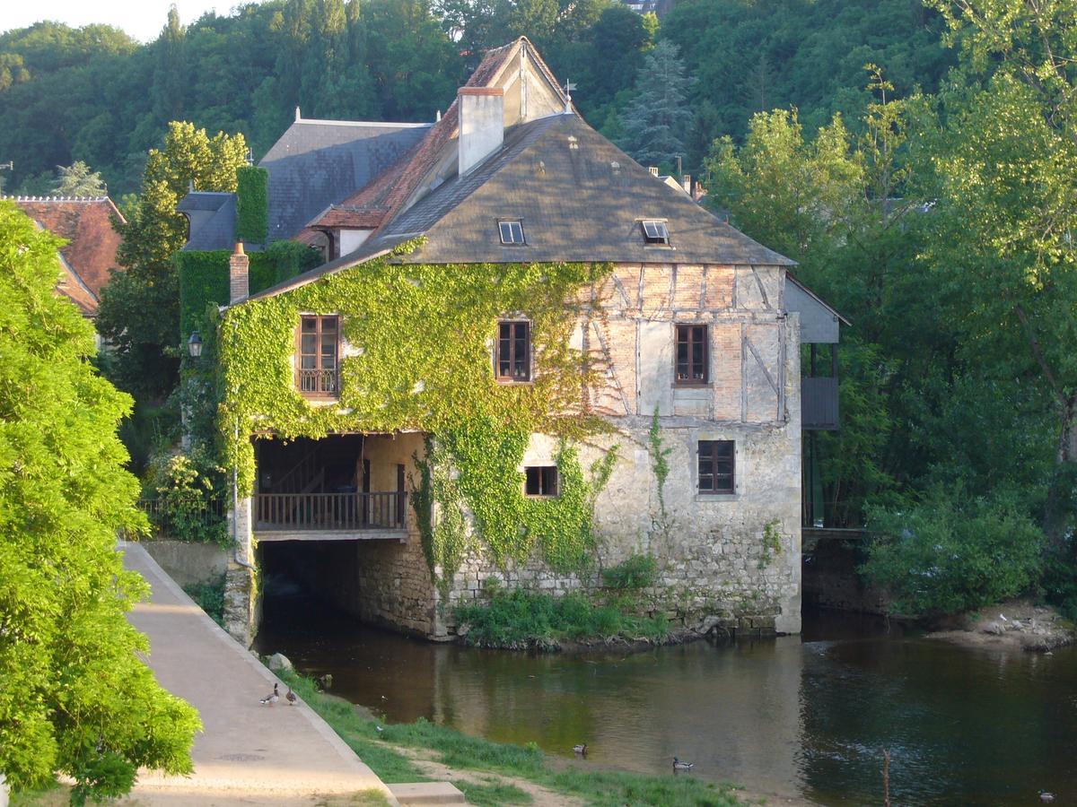 Le Canard Au Parapluie Rouge Bed & Breakfast Célon Екстериор снимка